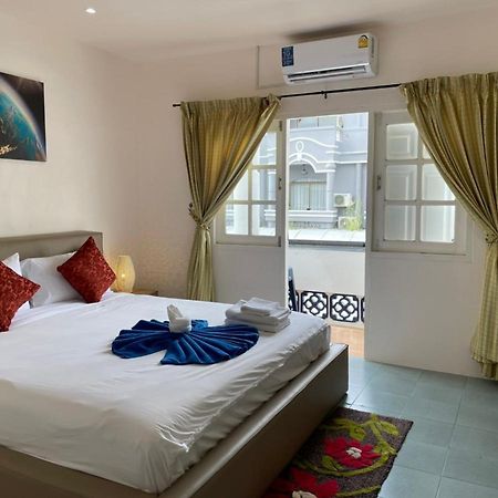 Inn Dulgence Patong Ngoại thất bức ảnh