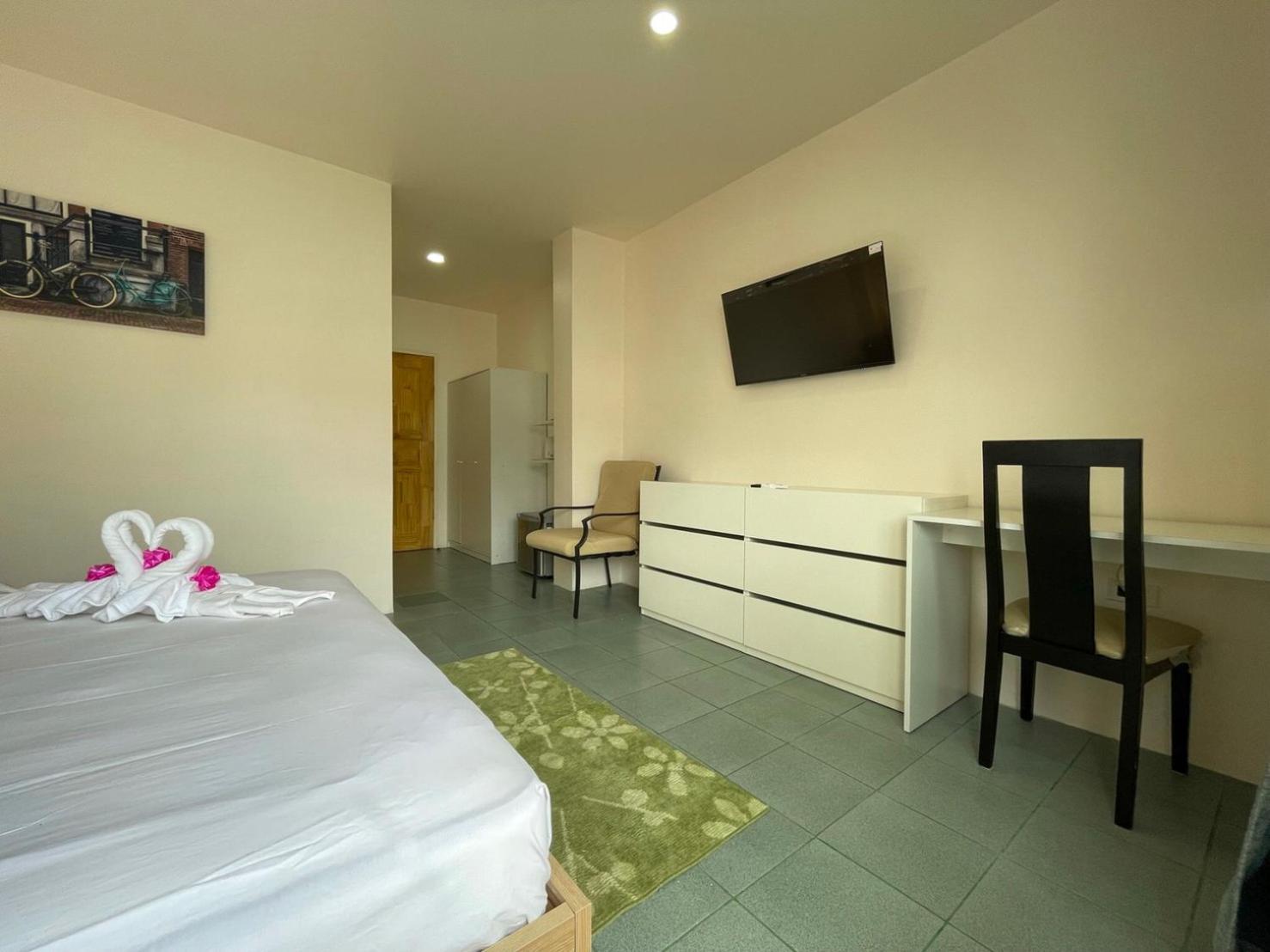Inn Dulgence Patong Ngoại thất bức ảnh