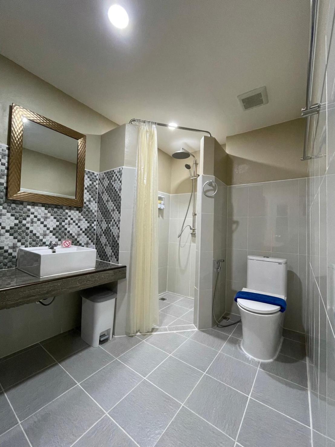 Inn Dulgence Patong Ngoại thất bức ảnh